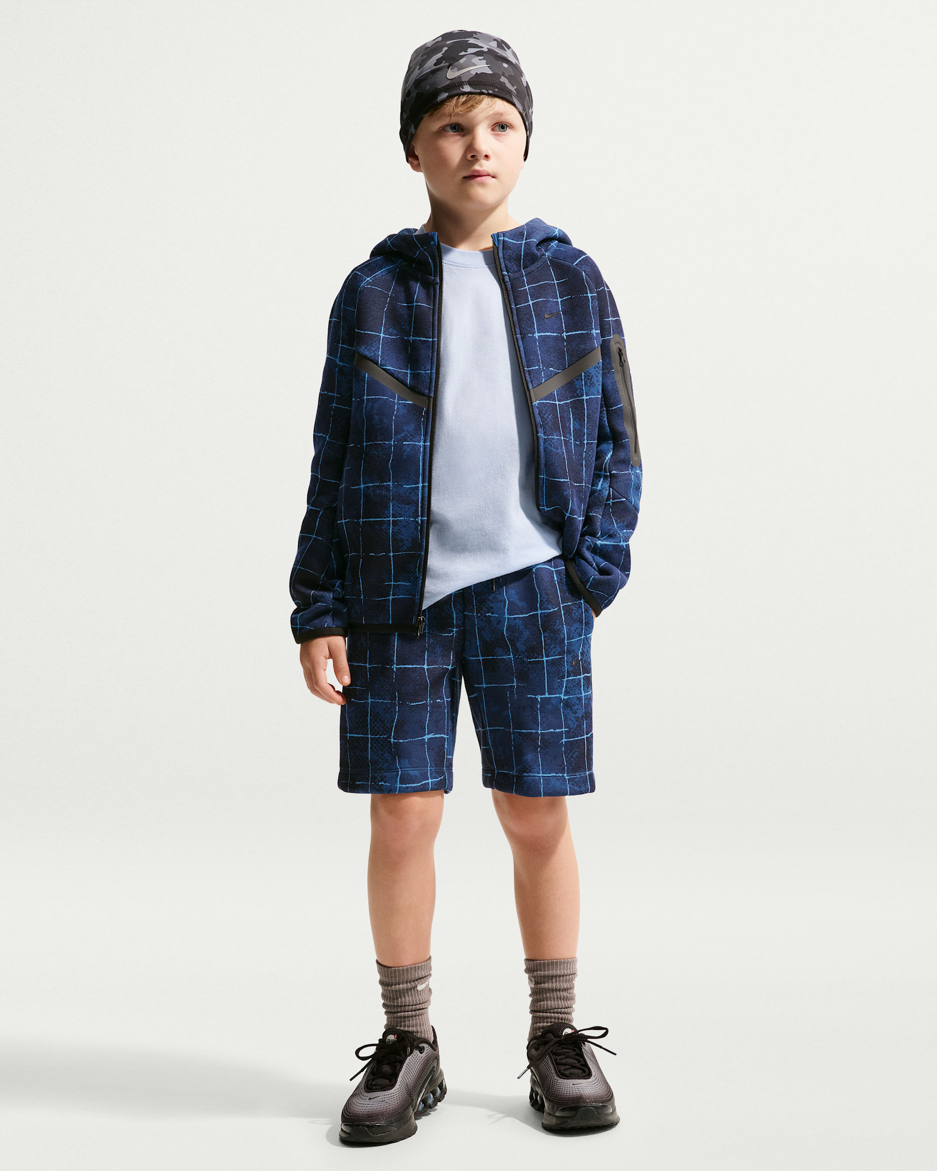 Nike Sportswear Tech Fleece Older Kids' (Boys') Shorts. Nike LU